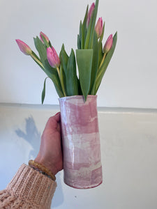 Stribet lyserød vase