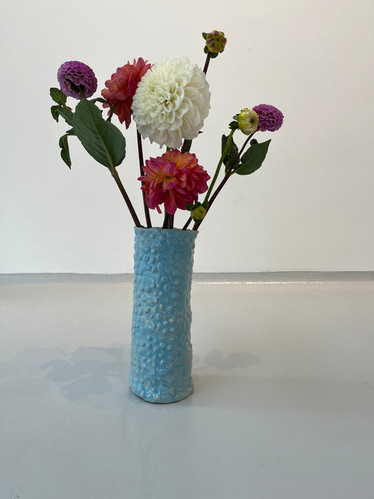 Lyseblå vase med struktur