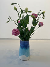 Load image into Gallery viewer, Vase i blå toner